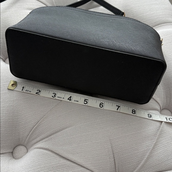 MICHAEL KORS Jet Set Travel black crossbody bag with gold hardware - Picture 6 of 8